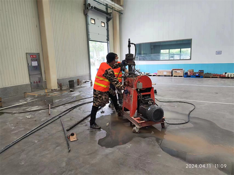 昭苏厂房地面下沉塌陷注浆加固施工